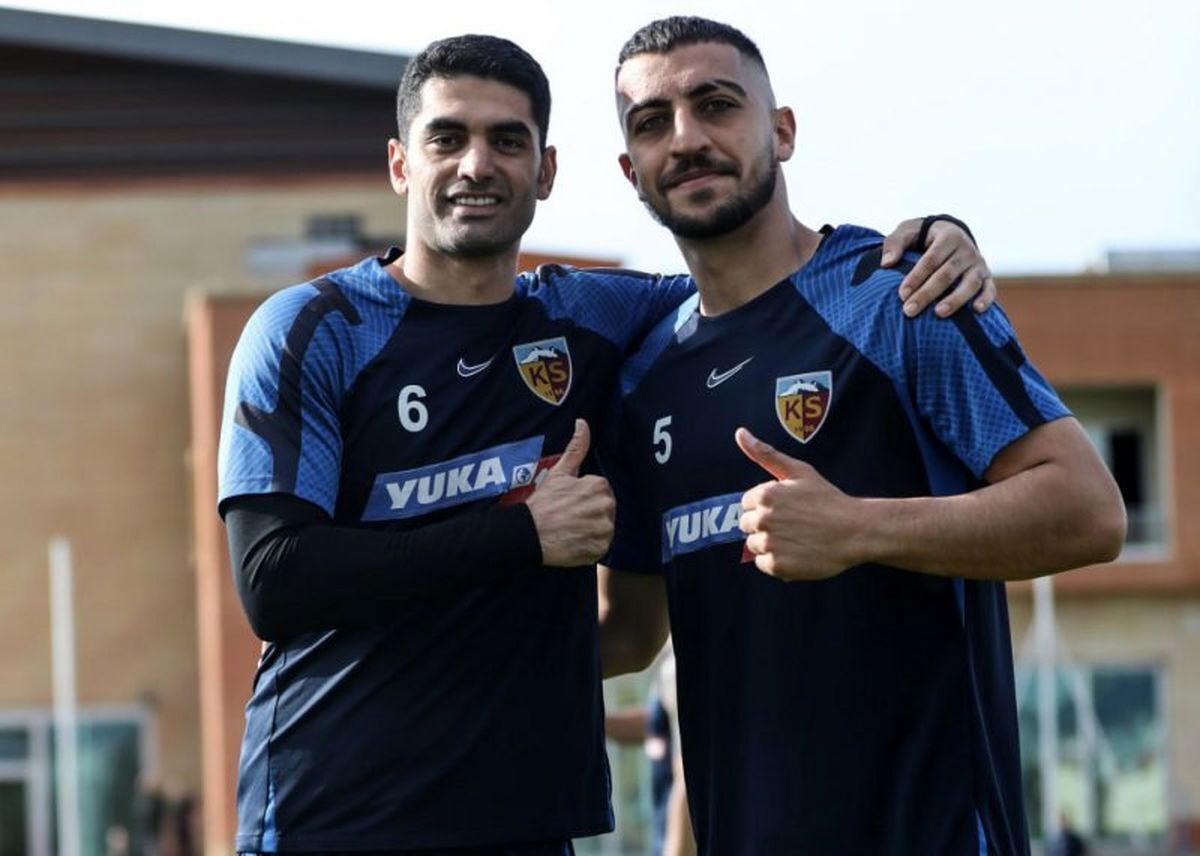 لیگ ترکیه هیچ‌گاه برای بازیکنان ایرانی انتخاب خوبی نبوده و غالب بازیکنان ایرانی شاغل در این لیگ با ناکامی از تیم‌های باشگاهی این کشور جدا شده‌اند. بعد از کریمی، نوبت به حسینی رسیده است.