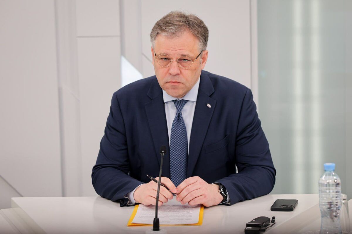 سفیر ویژه وزارت امور خارجه روسیه در امور جنگ اوکراین تاکید کرد که اتحادیه اروپا می‌خواهد به هر قیمتی جنگ مسکو و کی‌یف را ادامه دهد و به همین دلیل به دنبال مانع‌تراشی و کارشکنی در مسیر مذاکرات صلح و برقراری آتش‌بس است.