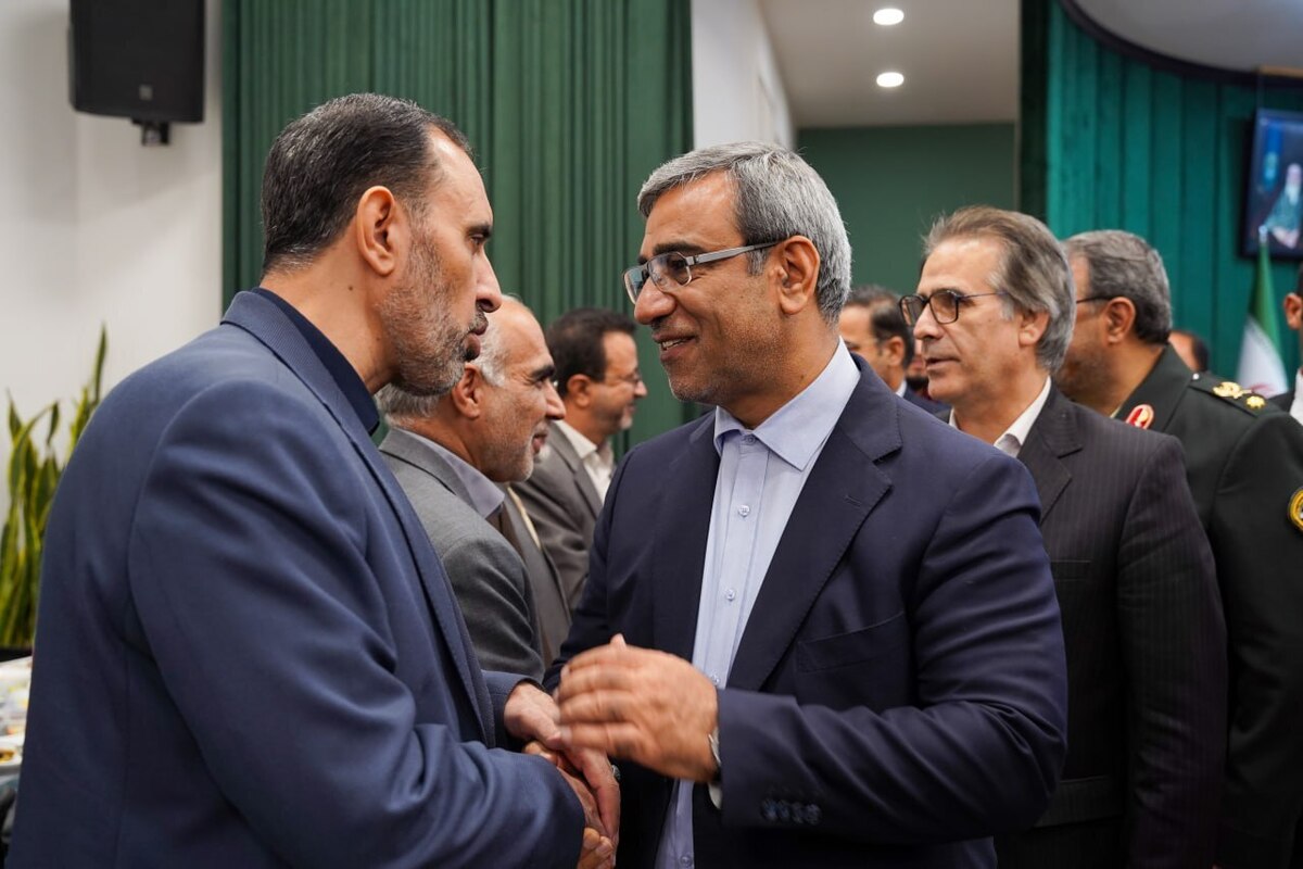 آیین تجلیل از قهرمانان تأمین امنیت و فرماندهان، افسران و کارکنان رده‌های مختلف نظامی، انتظامی و امنیتی خراسان رضوی، عصر امروز با حضور استاندار خراسان رضوی، فرمانده انتظامی استان، شهردار مشهد مقدس و جمعی از فرماندهان ارتش، سپاه و نیروی انتظامی خراسان رضوی برگزار شد.