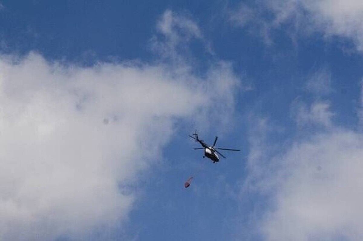 مدیرکل مدیریت بحران استانداری مازندران گفت: سه فروند بالگرد اطفای حریق وزارت دفاع برای انجام عملیات مهار و کنترل آتش جنگل‌های چالوس به منطقه الیت اعزام شد.