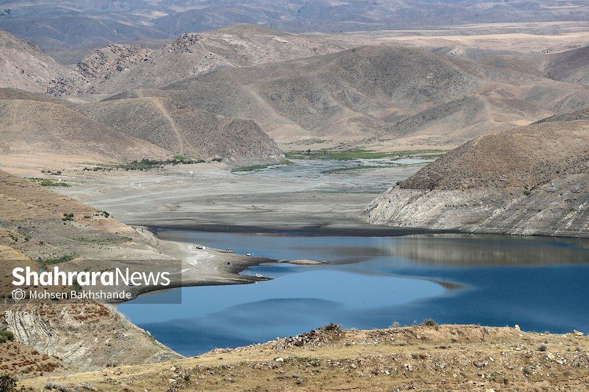 در نخستین ماه سال آبی جدید، ورودی آب به سدهای کشور نسبت‌به سال آبی گذشته، ۴۱ درصد کاهش یافته است. سدهای استان‌هایی نظیر تهران، خراسان رضوی و هرمزگان در وضعیت نامطلوب قرار دارند.
