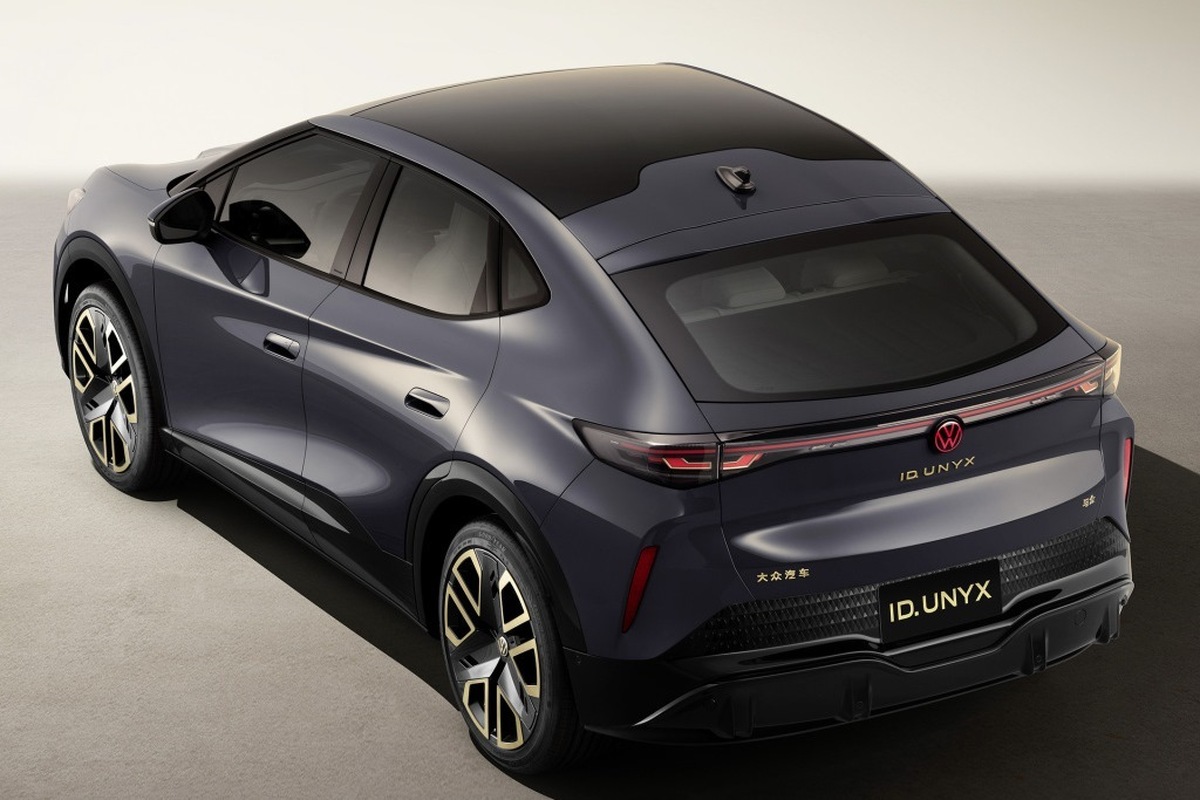 هیئت پذیرش بورس کالای ایران مرداد امسال با پذیرش پنج مدل خودروی وارداتی برای عرضه در تابلوی معاملات موافقت کرد.