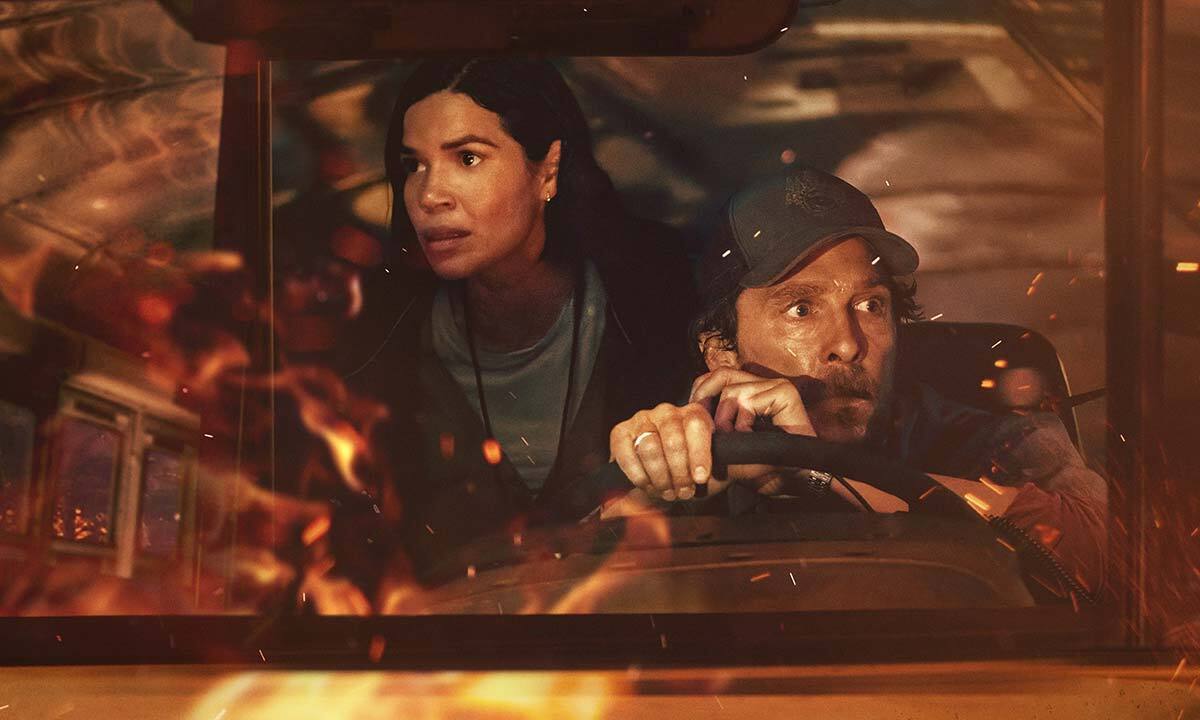 فیلم اتوبوس گمشده (The Lost Bus) داستانی برگرفته از بزرگ‌ترین آتش‌سوزی آمریکا است که با موضوع داستانی جذاب و ایجاب جذابیت‌های بصری توانسته مخاطبین بسیاری را به خود جذب کند. این داستان، روایت آدم‌های عادی است که در شرایط خاص قهرمان می‌شوند.