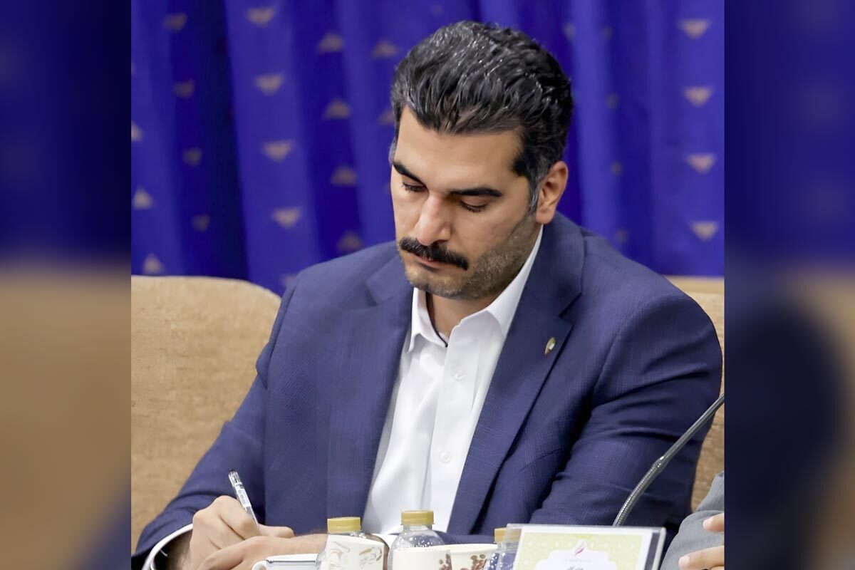 رئیس امور اطلاع‌رسانی دولت، با تکذیب ادعای دریافت حقوق نجومی، از طرح شکایت علیه علی خضریان، نماینده مجلس، خبر داد.