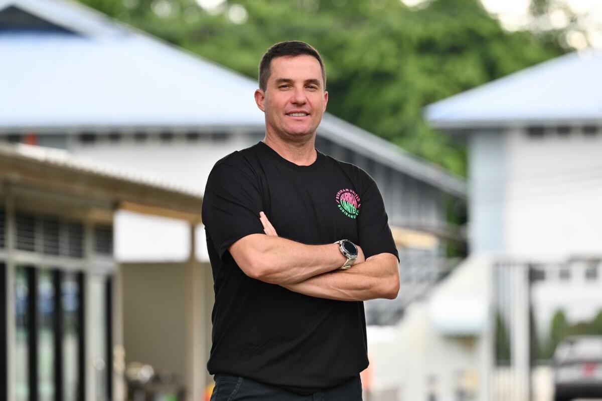 باشگاه پرسپولیس برای حضور اوسمار ویرا بلیت تهیه کرد تا این مربی برزیلی با حضور در تهران تمرینات سرخپوشان را زیر نظر بگیرد.