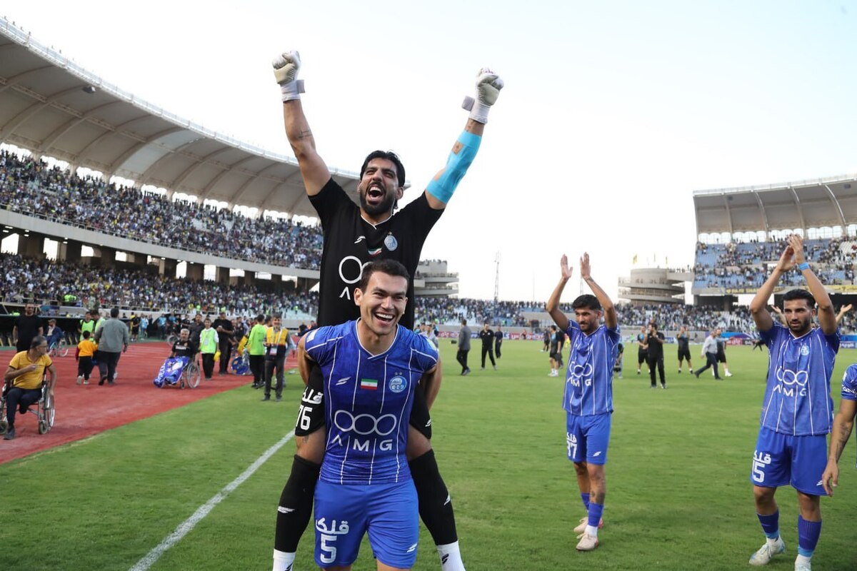 دروازه‌بان جوان استقلال، در سه بازی پی‌درپی گلی نخورده و ۲۷۰ دقیقه دروازه تیمش را بسته نگه داشت است. او آدان را به کلی نیمکت‌نشین کرده است.