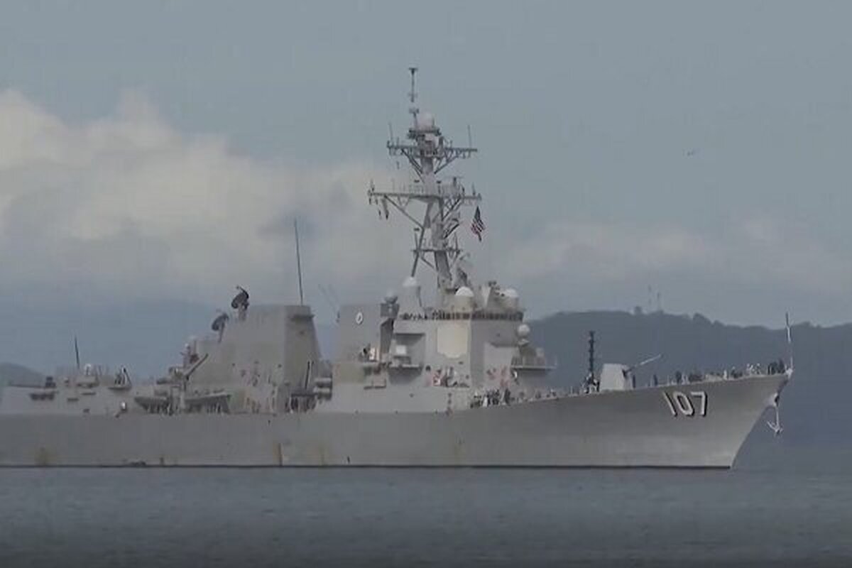 ناو جنگی آمریکا نزدیک سواحل ونزوئلا پهلو گرفت + فیلم (۴ آبان ۱۴۰۴)