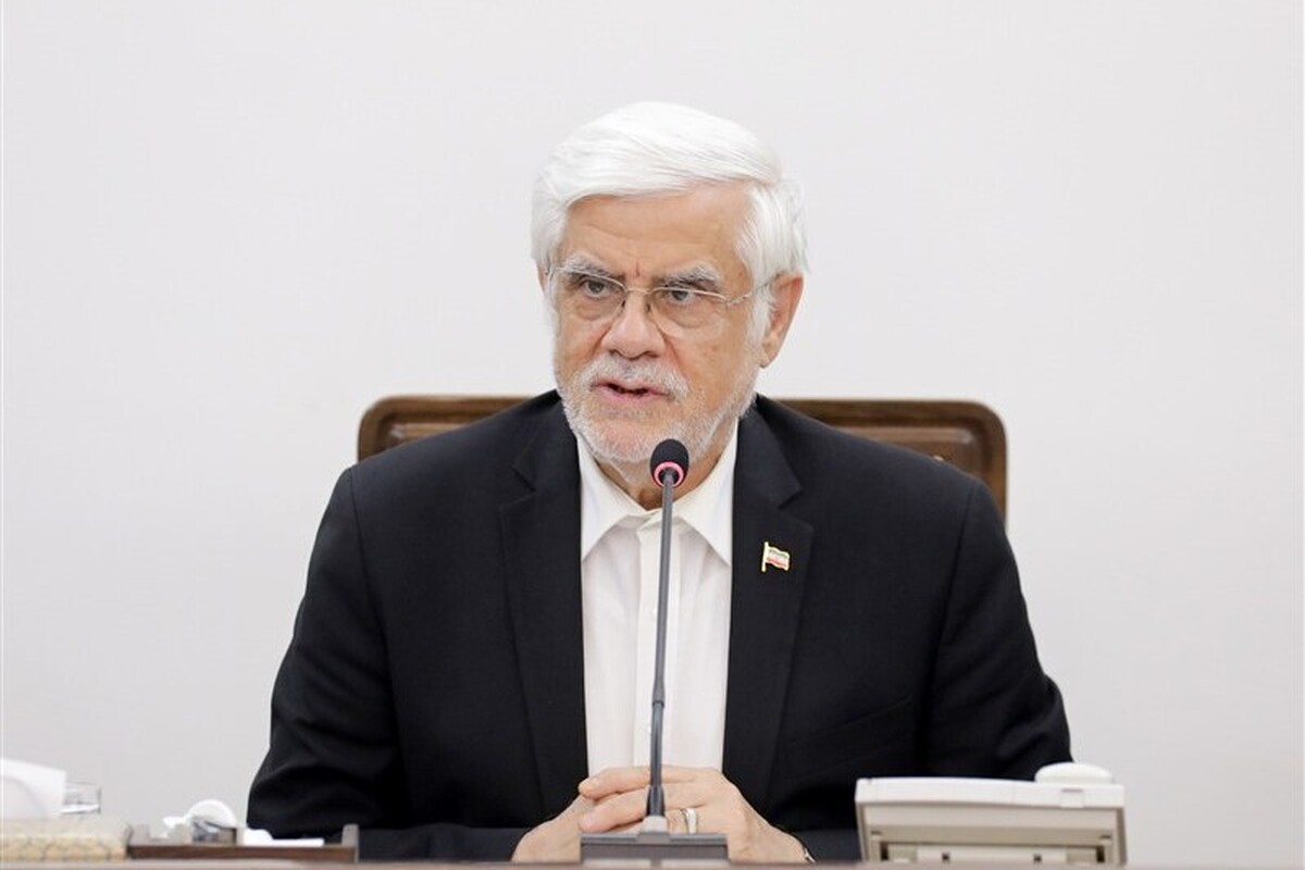 معاون اول رئیس‌جمهور با بیان اینکه خالی کردن دل مردم هنر نیست، گفت: مسئولان اختلافات را در تریبون‌ها مطرح نکنند.