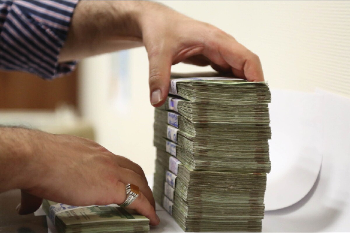 نماینده مجلس: روزانه ۱۰ هزار میلیارد تومان پول بدون پشتوانه خلق می‌شود