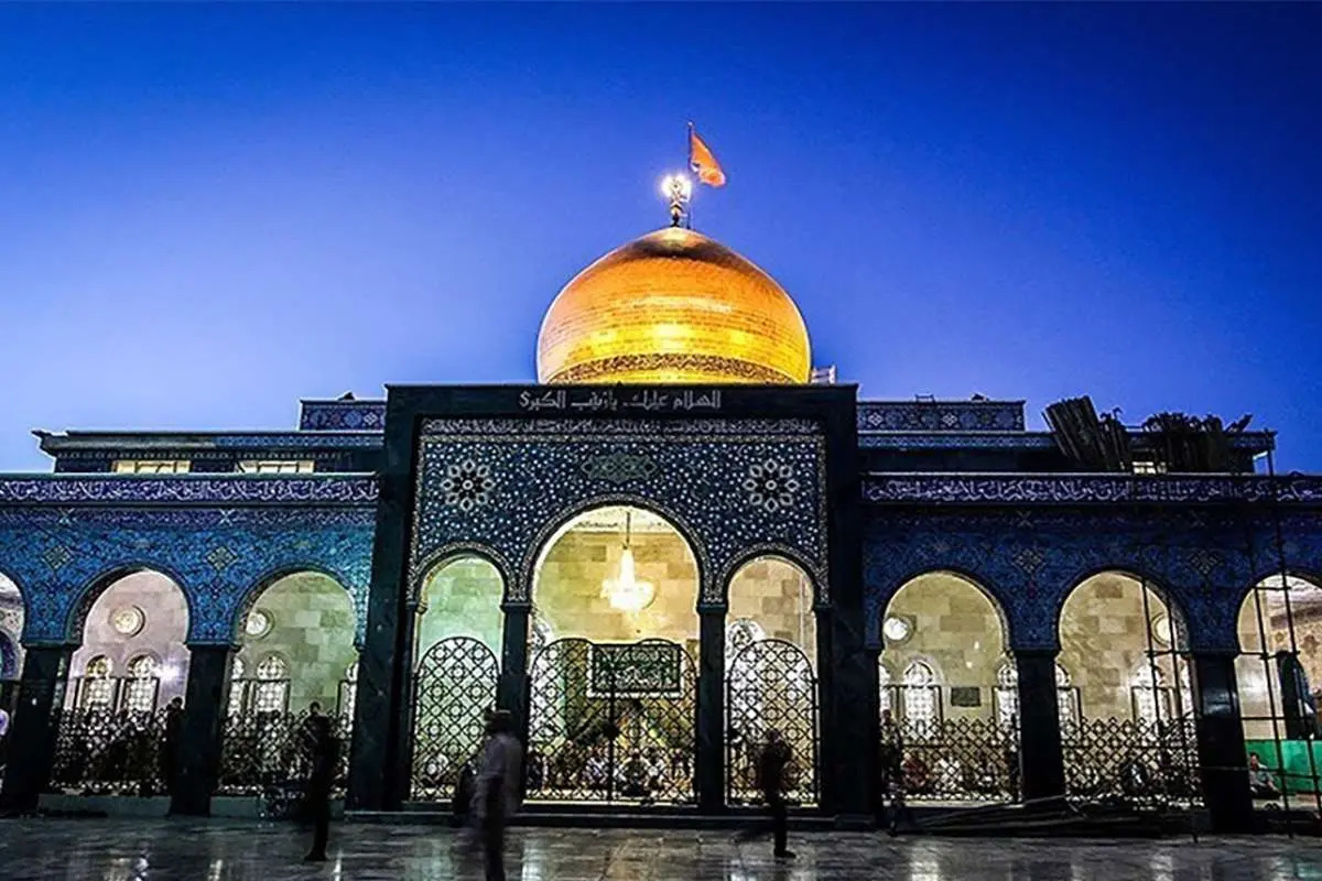 تصویری از تشرف حضرت آیت‌الله خامنه‌ای به حرم حضرت زینب (س) در سال ۱۳۶۳ منتشر شد.