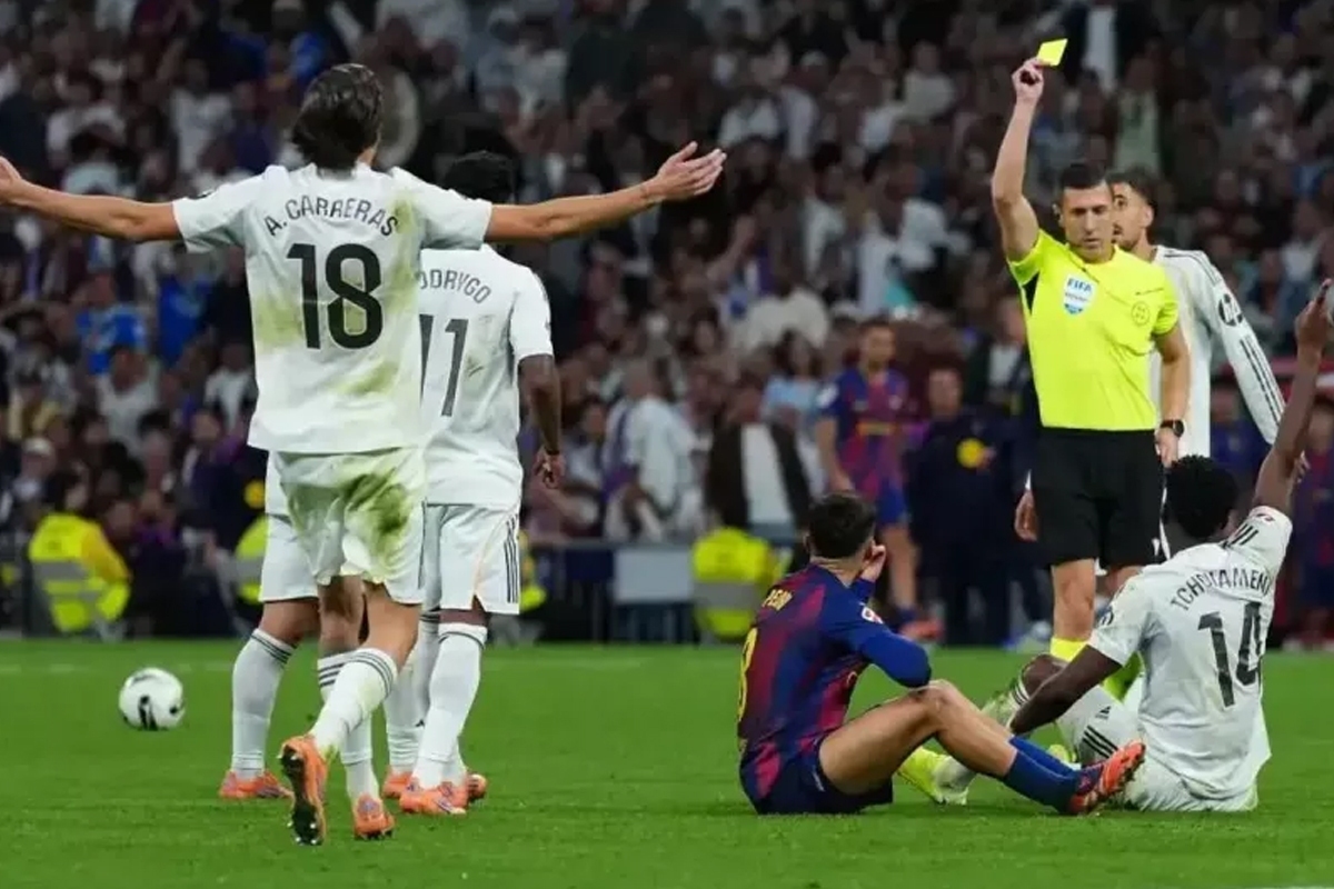 بازی تیم‌های بارسلونا و رئال مادرید در ادامه مسابقات لالیگا برگزار شد.