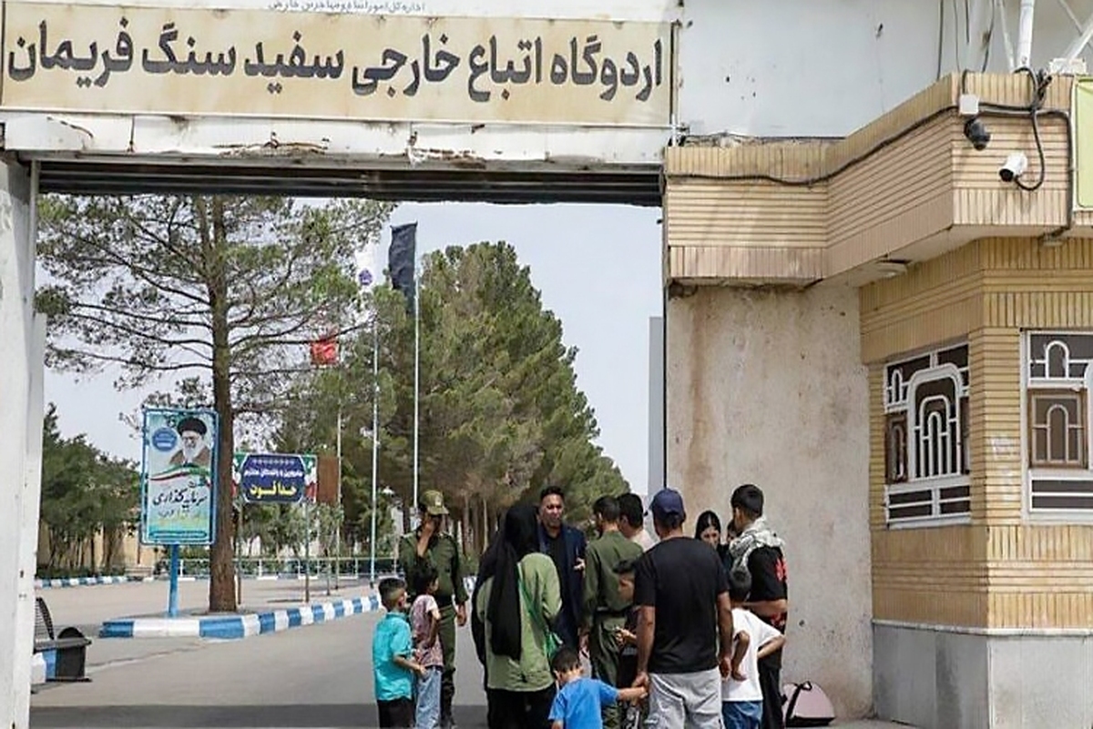 مسئول اردوگاه سفیدسنگ فریمان اعلام کرد که پذیرش اتباع خارجی خودمعرف در این مرکز ممنوع است.