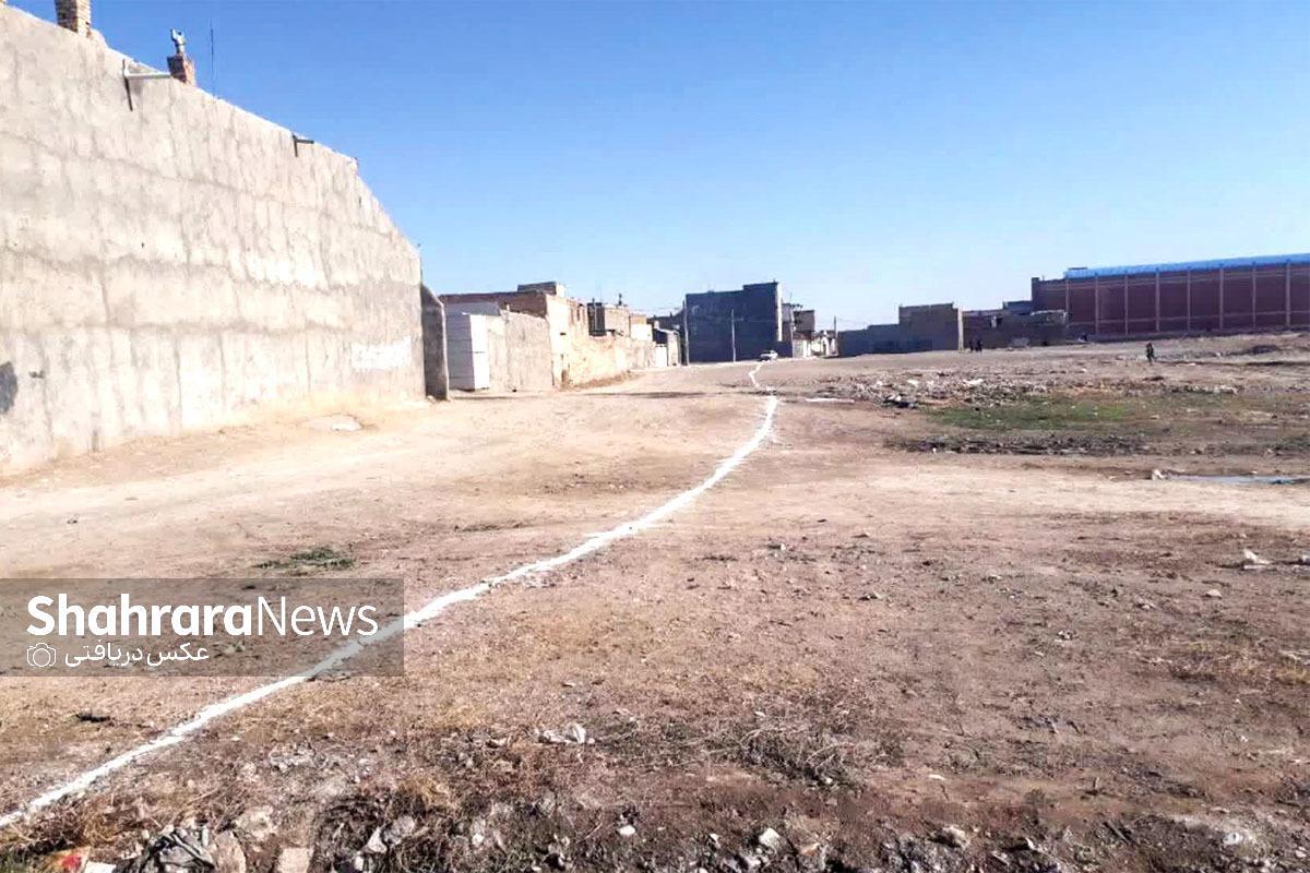 ترافیک، ایمنی، انبار‌های ضایعات، مشاغل مزاحم و زمین‌های رها و بلاتکلیف، پنج مشکل اصلی ساکنان شهرک شهید رجایی هستند؛ مشکلاتی که به گفته مردم، طاقت آنان را طاق کرده است.