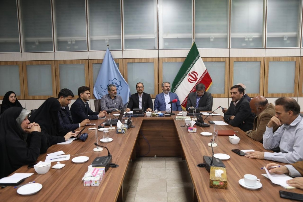 نشست مشترک اعضای شورای اسلامی شهر مشهد با رؤسای شورای اجتماعی محلات منطقه ۳ برگزار شد و در این جلسه تأکید شد که حضور در کنار مردم و شنیدن دغدغه‌های آنها، مسیر تصمیم‌گیری‌های مؤثر و پاسخ‌گو در مدیریت شهری را هموار می‌کند.