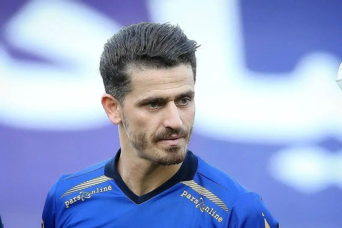 با اعلام تاجرنیا از طریق توئیت شخصی و نه از طریق رسانه رسمی باشگاه استقلال، وریا غفوری به کادر فنی استقلال اضافه شد.