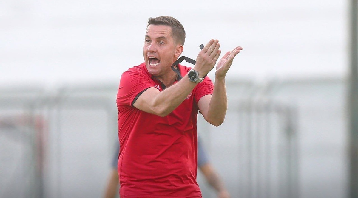 سرمربی جدید پرسپولیس این تیم را در تبریز همراهی نخواهد کرد.