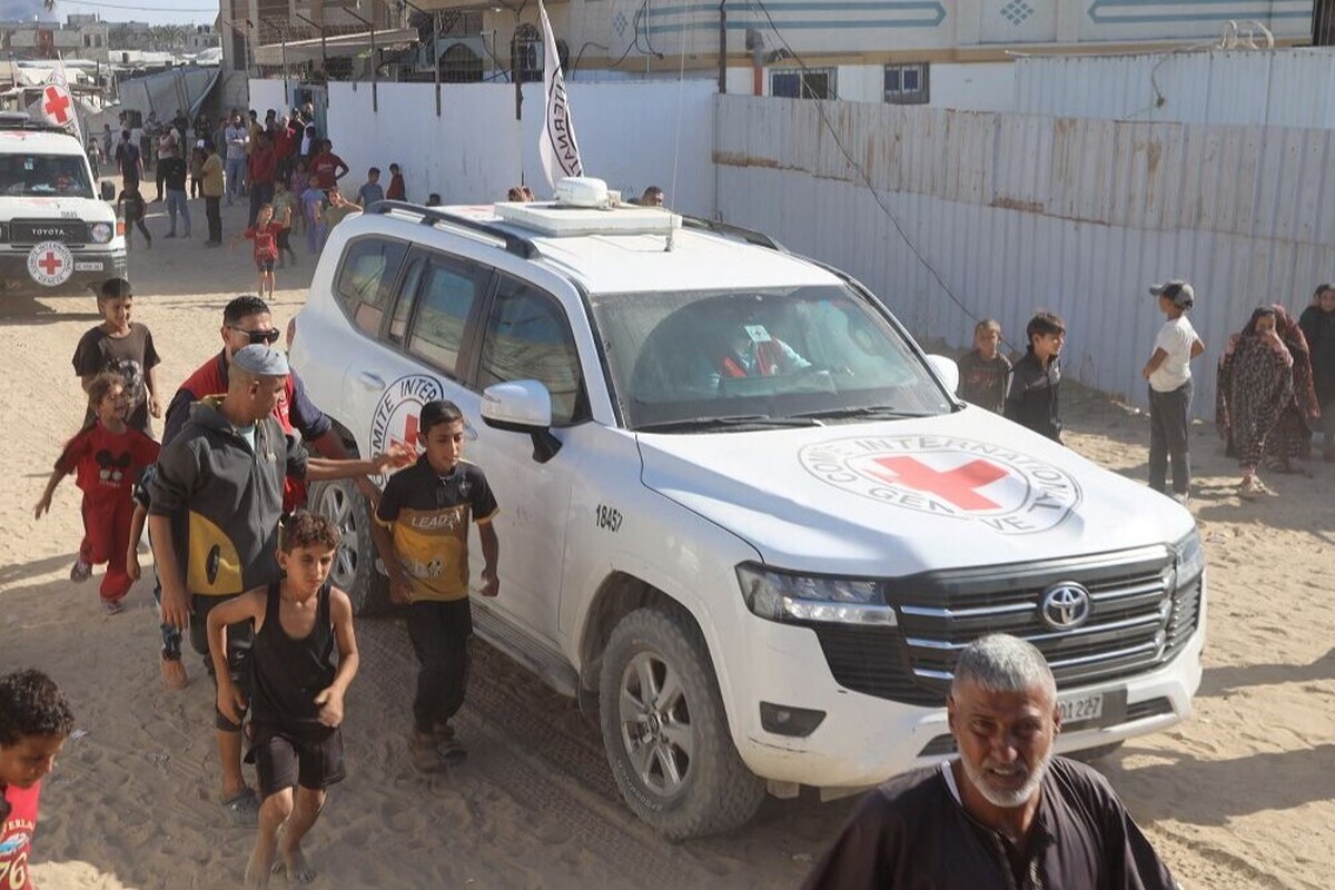 کمیته صلیب سرخ جهانی به عنوان واسطه، حماس را در جستجوی اجساد اسرای اسرائیلی در مناطقی از غزه که هنوز تحت کنترل ارتش اسرائیل است همراهی کرد.