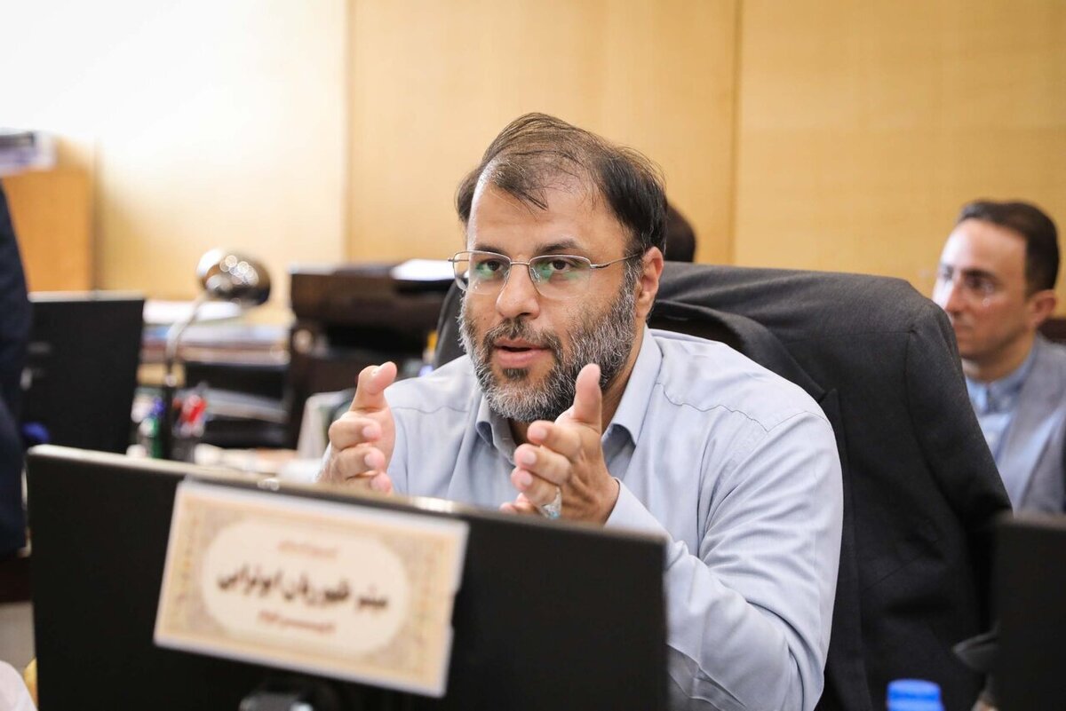 عضو کمیسیون اقتصادی مجلس با بیان اینکه ایران مال دارایی اصلی بانک آینده است، گفت: از دهه نود به بعد به هیچ بانک خصوصی مجوز داده نشد و بانک مرکزی در سال ۱۳۹۱ درباره بانک تات درخواست انحلال داد که بعد از آن بانک آینده از دل آن ظهور کرد.