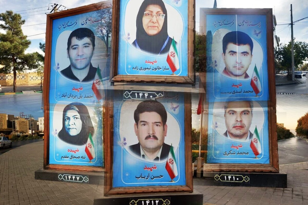 در اقدامی نمادین، شهرداری مشهد با اکران ۵۰ قاب تصویری از شهدای پرستار، مقام و فداکاری پرستاران را گرامی داشت و یاد و خاطره این فرشتگان ایثار در خط مقدم سلامت جامعه را زنده نگه داشت.