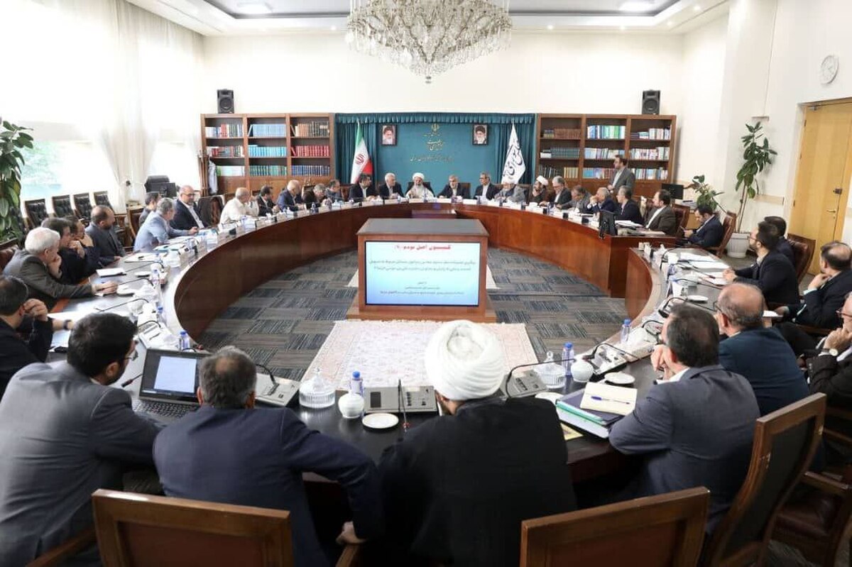 شهردار مشهد مقدس بر تسریع در اجرای مصوبات و هماهنگی دستگاه‌های اجرایی برای بهبود خدمت‌رسانی به زائران و مجاوران حضرت علی‌بن‌موسی‌الرضا(ع) تأکید کرد.