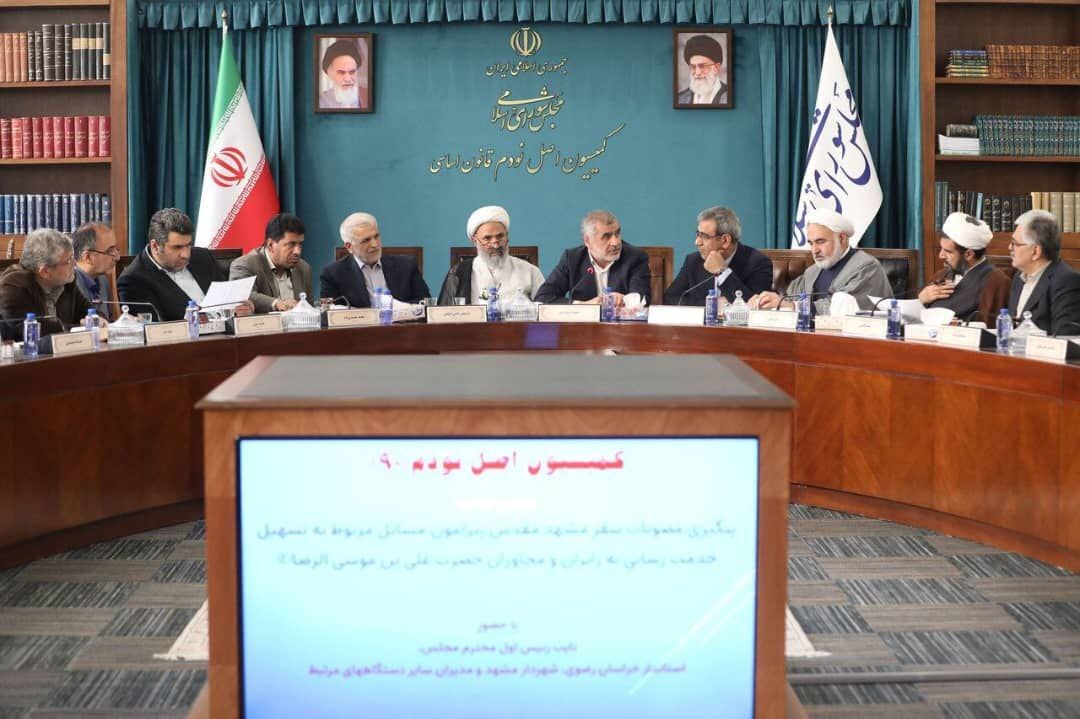 تأکید شهردار مشهد بر تسریع بر اجرای مصوبات مرتبط با خدمترسانی به زائران و مجاوران تأکید شهردار مشهد بر تسریع بر اجرای مصوبات مرتبط با خدمترسانی به زائران و مجاوران