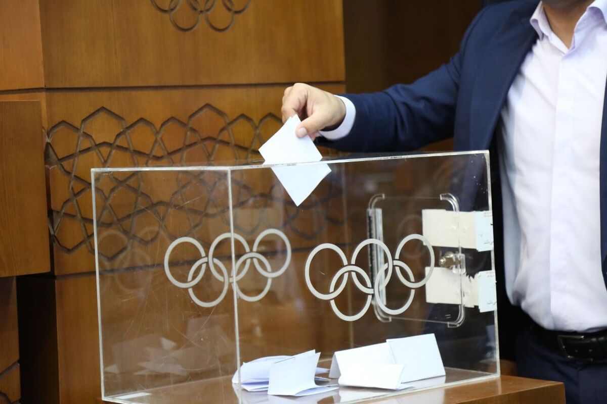 با اینکه از انتخابات فدراسیون بدنسازی و پرورش اندام بیش از ۱۰ روز است که می‌گذرد، اما همچنان خبری از مراسم معارفه رئیس جدید این فدراسیون و ابلاغ وزیر ورزش و جوانان نیست.