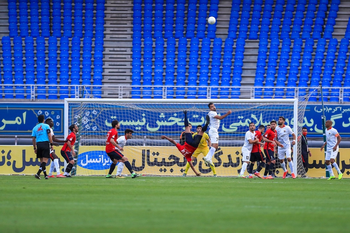 بازی نساجی و شهید قندی در رقابت‌های جام حذفی در ورزشگاه امام رضا(ع) برگزار خواهد شد.