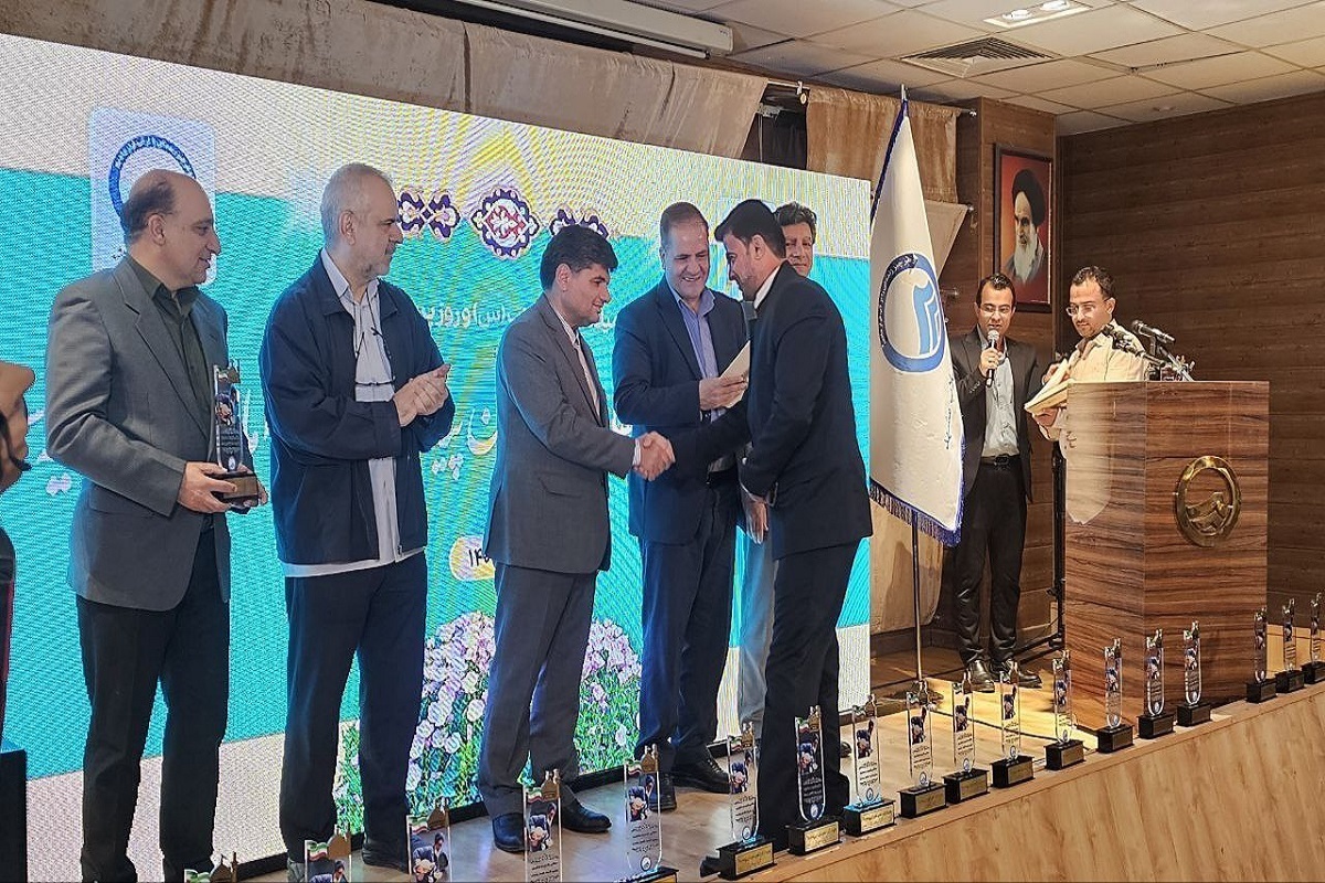 با حضور معاون استاندار و فرماندار ویژه مشهد از خادمان و سقایان زائران پیاده امام رضا (ع) در دهه آخر صفر تجلیل شد.