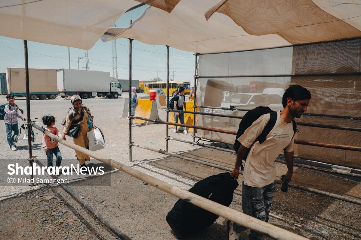 مدیرکل امور اتباع و مهاجرین خارجی وزارت کشور عنوان کرد: در کشور ما که نزدیک به ۶ میلیون مهاجر افغانستانی وجود دارد، امروز ۲۶ درصد سرپرستان خانوار، زنان هستند و اینکه زنان خودشان باید مسئولیت یک خانواده را در زمان مهاجرت بپذیرند، مشکلات زیادی را برای آنها و جامعه‌ای که مجبور شده است آنها را به عنوان مهاجر بپذیرد، به وجود آورده است.