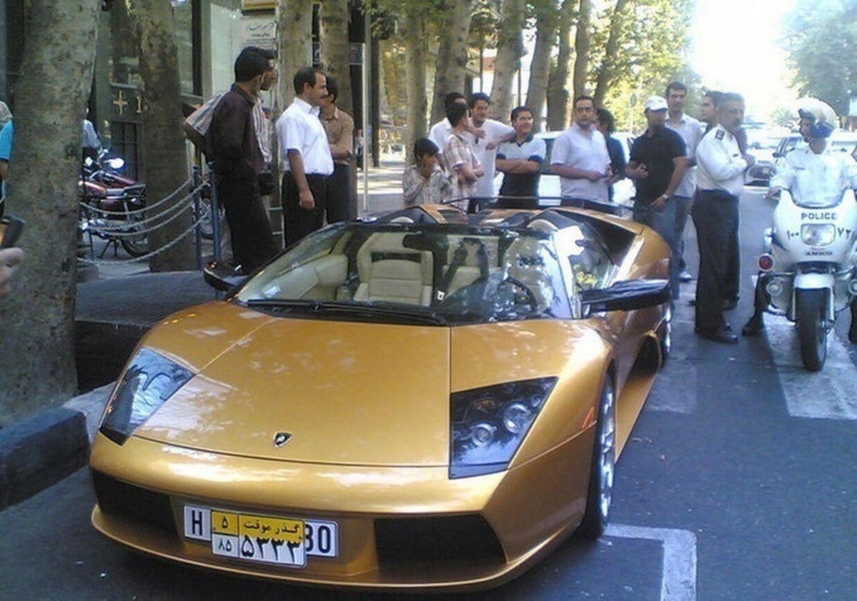 وزیر تعاون، کار و رفاه اجتماعی تاکید کرد: مطابق اطلاعات کسانی که در ایران لامبورگینی دارند چهار نفر و کسانی که مازراتی دارند ۱۸۱ نفر و کسانی که پورشه دارند ۳۶۰۰ نفر و کسانی که دارای لندرور هستند ۱۰ هزار نفر هستند.