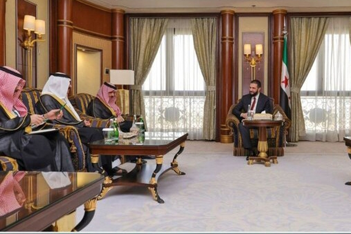 رئیس دوره انتقالی سوریه در چارچوب سفری کاری وارد ریاض شد.