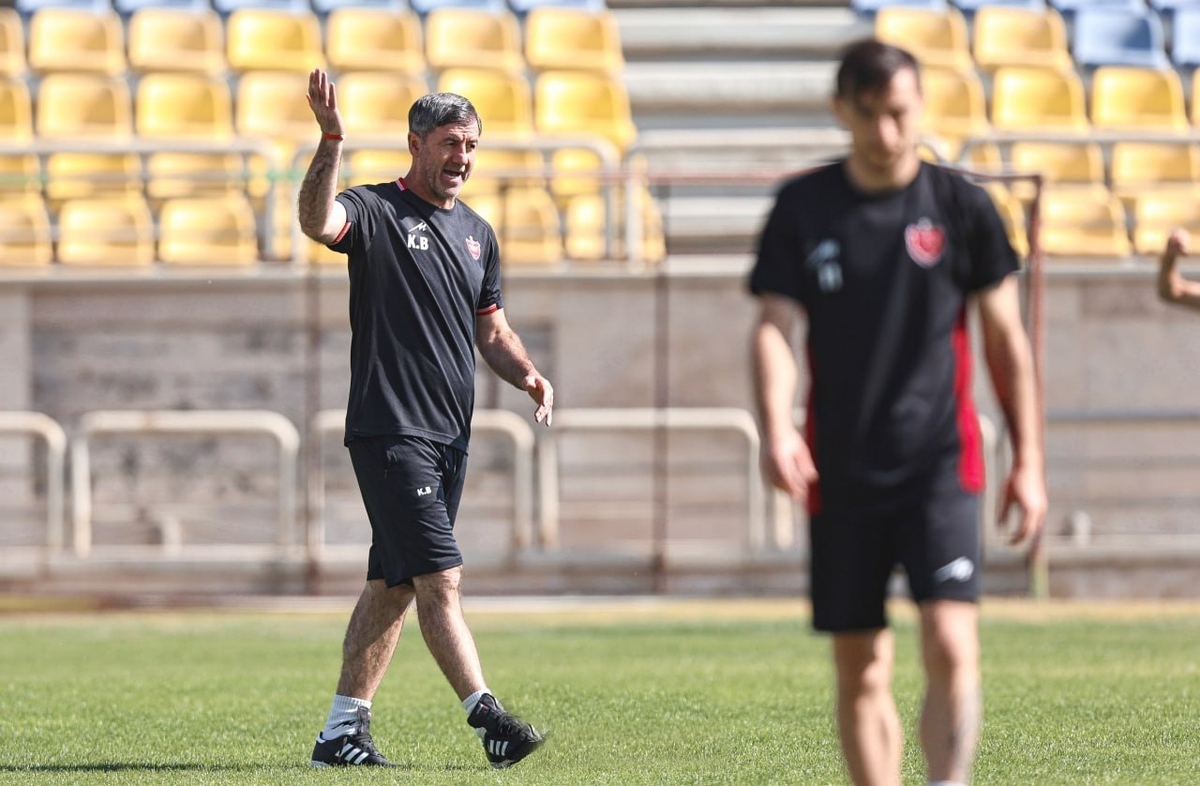 کریم باقری دوباره در نقش ناجی پرسپولیس در دوره پرتلاطم تغییر سرمربی سرخ‌ها قرار گرفته است.