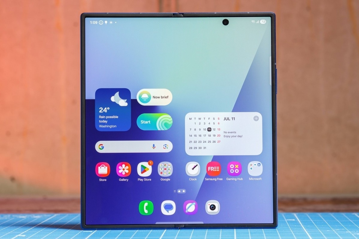 گزارش‌های جدید حاکی از آن است که سامسونگ در نسل بعدی گوشی تاشوی خود، Galaxy Z Fold۸، از فناوری تازه‌ای برای بهبود طراحی و عملکرد استفاده خواهد کرد.