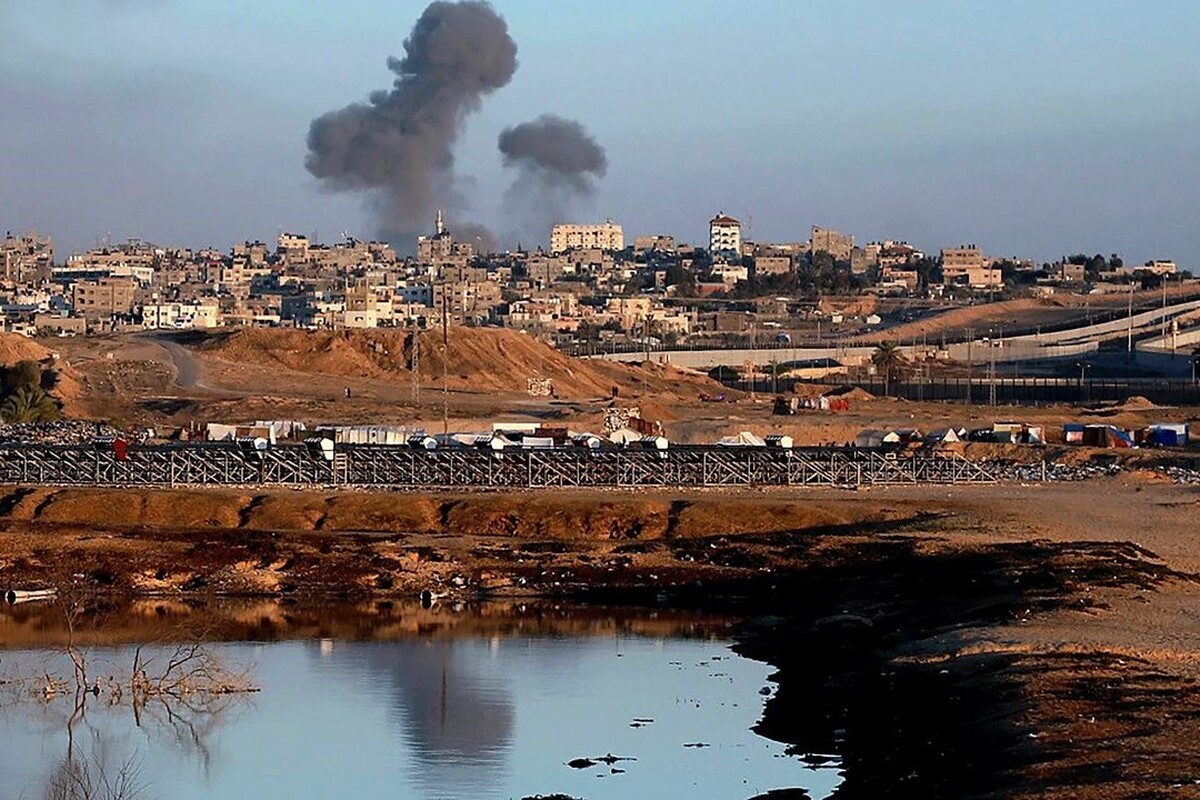 درحالی‌که رژیم صهیونیستی همچنان به دنبال نقض آتش بس به هر بهانه‌ای است، رسانه‌های صهیونیستی از تبادل آتش در منطقه رفح در جنوب غزه خبر می‌دهند.