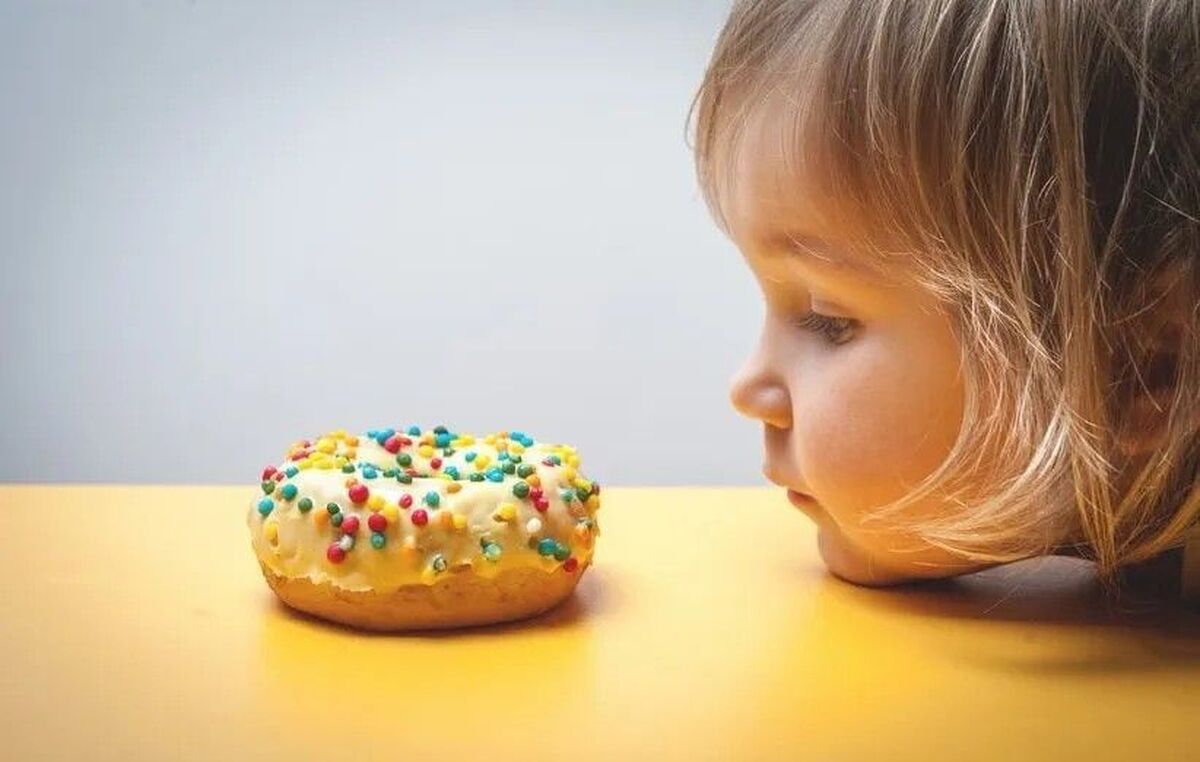 عضو هیأت علمی دانشگاه علوم پزشکی تهران گفت: به عنوان کشوری که قبلاً زیر ۱۰ درصد چاقی داشتیم، اکنون این آمار به ۲۰ درصد در کودکان رسیده است. موضوعی که می‎تواند زمینه‌ساز بسیاری از بیماری‎‌ها در سنین بالاتر مثل دیابت، فشارخون، انواع سرطان‎‌ها و بیماری‎‌های قلبی و عروقی شود.