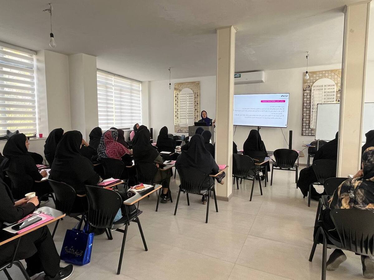 با پیگیری کمیته سلامت خانه مطبوعات و رسانه‌های خراسان رضوی، کارگاه آموزشی خود مراقبتی و پیشگیری از سرطان‌های شایع زنان ویژه خبرنگاران و اصحاب رسانه‌های استان برگزار شد.