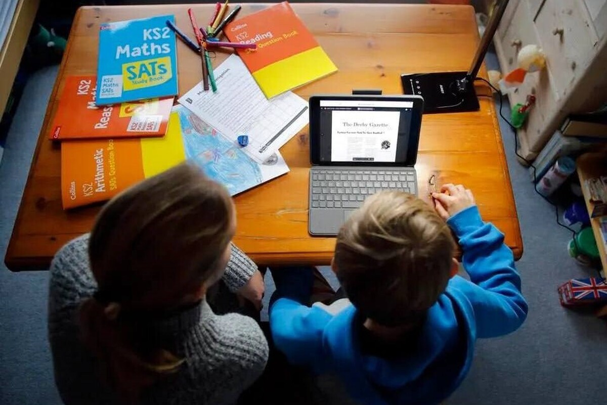 تحقیقات جدید نشان می‌دهد که هوش مصنوعی به طور کامل در فرآیند انجام تکالیف دانش‌آموزان ریشه دوانده است.