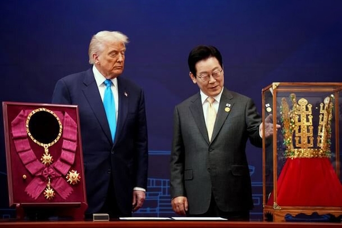 رئیس‌جمهور کره جنوبی بالاترین نشان کشورش را به ترامپ اعطا کرد و به این ترتیب او اولین رئیس جمهور ایالات متحده شد که به دریافت این نشان مفتخر شده است.