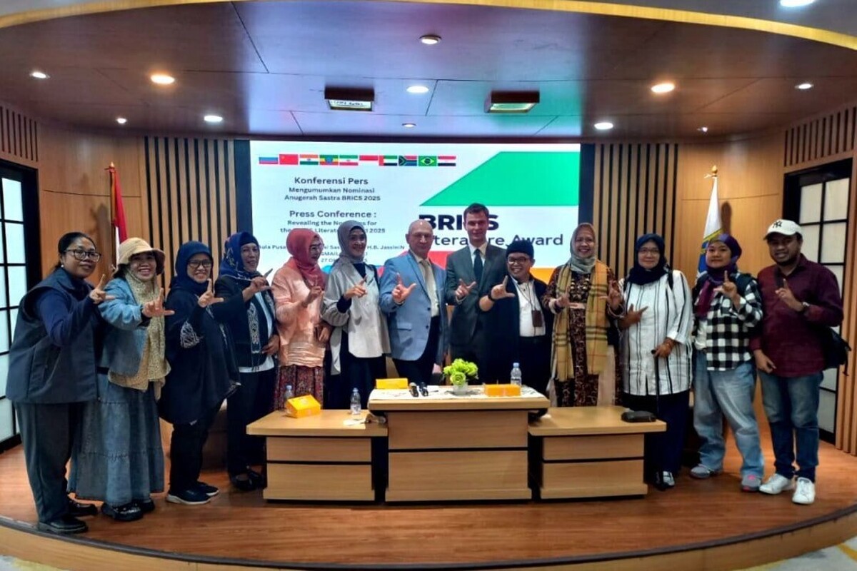 نویسنده ایرانی در میان فهرست نهایی جایزه ادبی بریکس ۲۰۲۵ قرار گرفت؛ جایزه‌ای که در مرکز اسناد ادبی «اچ. بی. جاسین» در جاکارتا اعلام شد و هدف آن تقویت همکاری فرهنگی میان کشورهای عضو بریکس است.