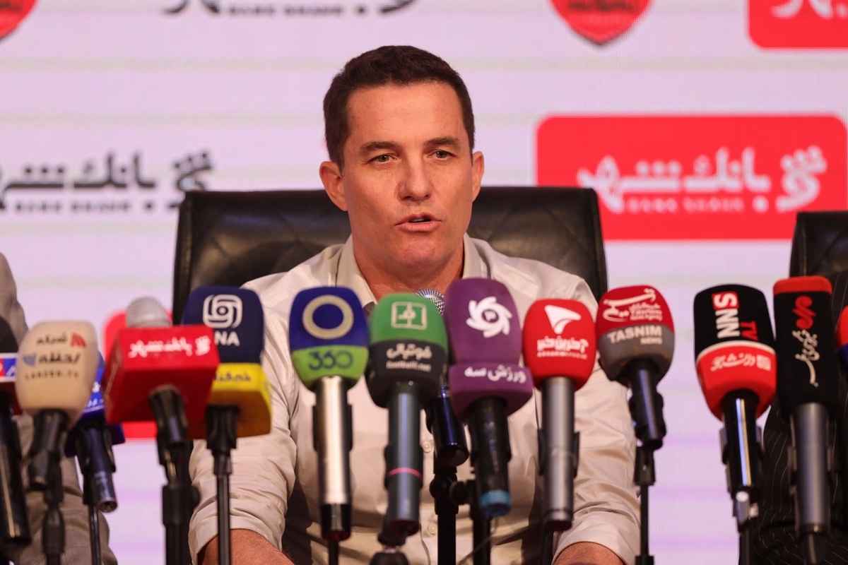 سرمربی برزیلی جدید تیم فوتبال پرسپولیس، قرارداد خودش با این باشگاه را ثبت کرد.