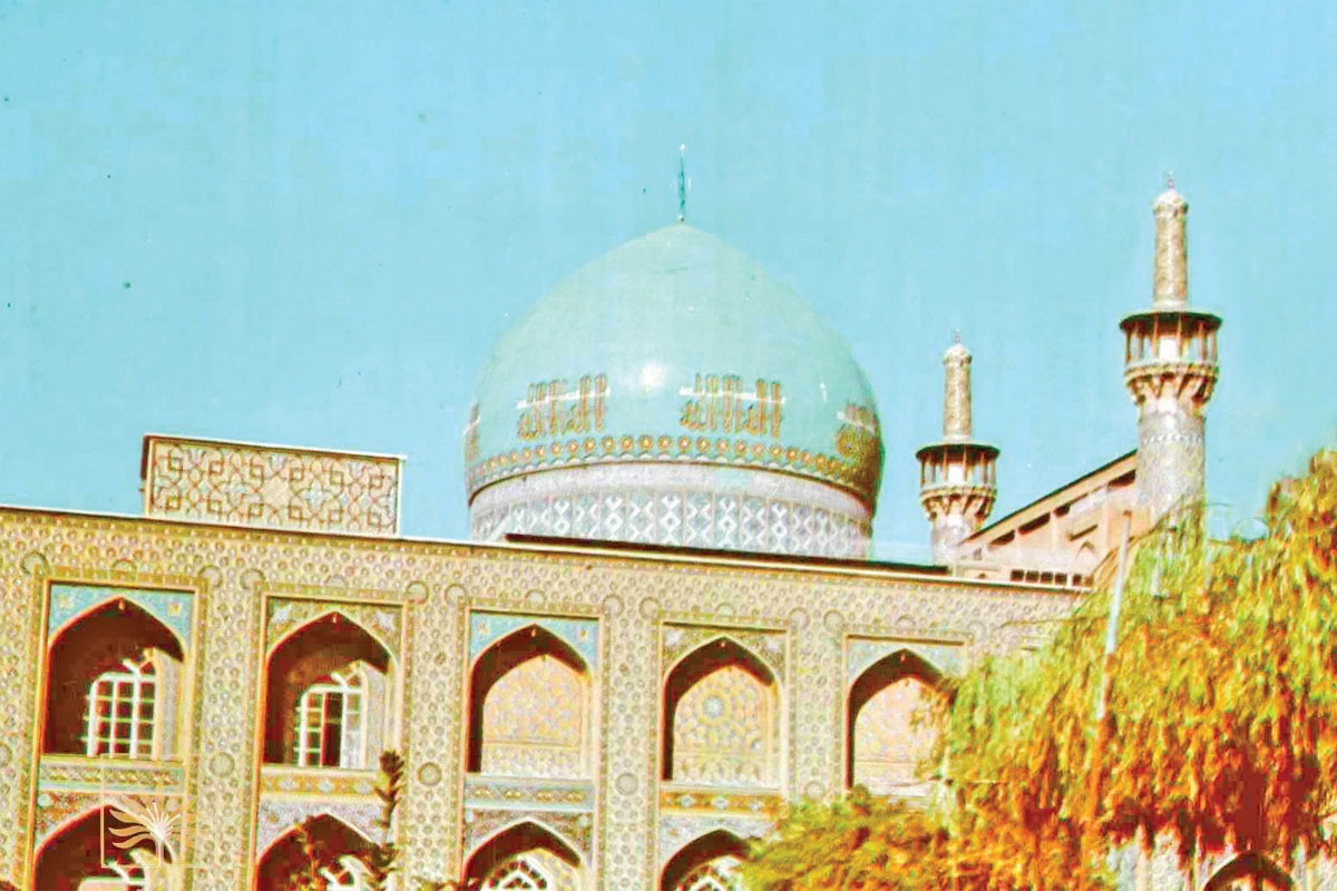 پاییز سال‌ ۶۲۱‌ قمری بود که بالاخره انتظار‌ها به سر رسید و نخستین مسجد‌جامع شهر مشهد افتتاح شد؛ مسجدی با بیش از ۹‌هزار و‌۴۰۰ متر‌مربع مساحت که نخستین اَبَرپروژه ساختمانی تاریخ این شهر به حساب می‌آمد.