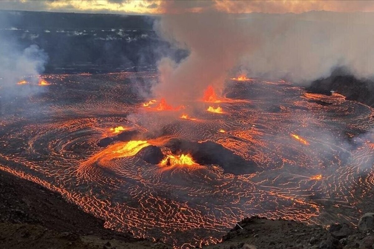 ویدئویی از فوران آتشفشان کیلاوئا در ‎هاوایی که گدازه ها تا ارتفاع ۱۵۰۰ فوت به آسمان پرتاب می‌شوند را مشاهده می‌کنید.