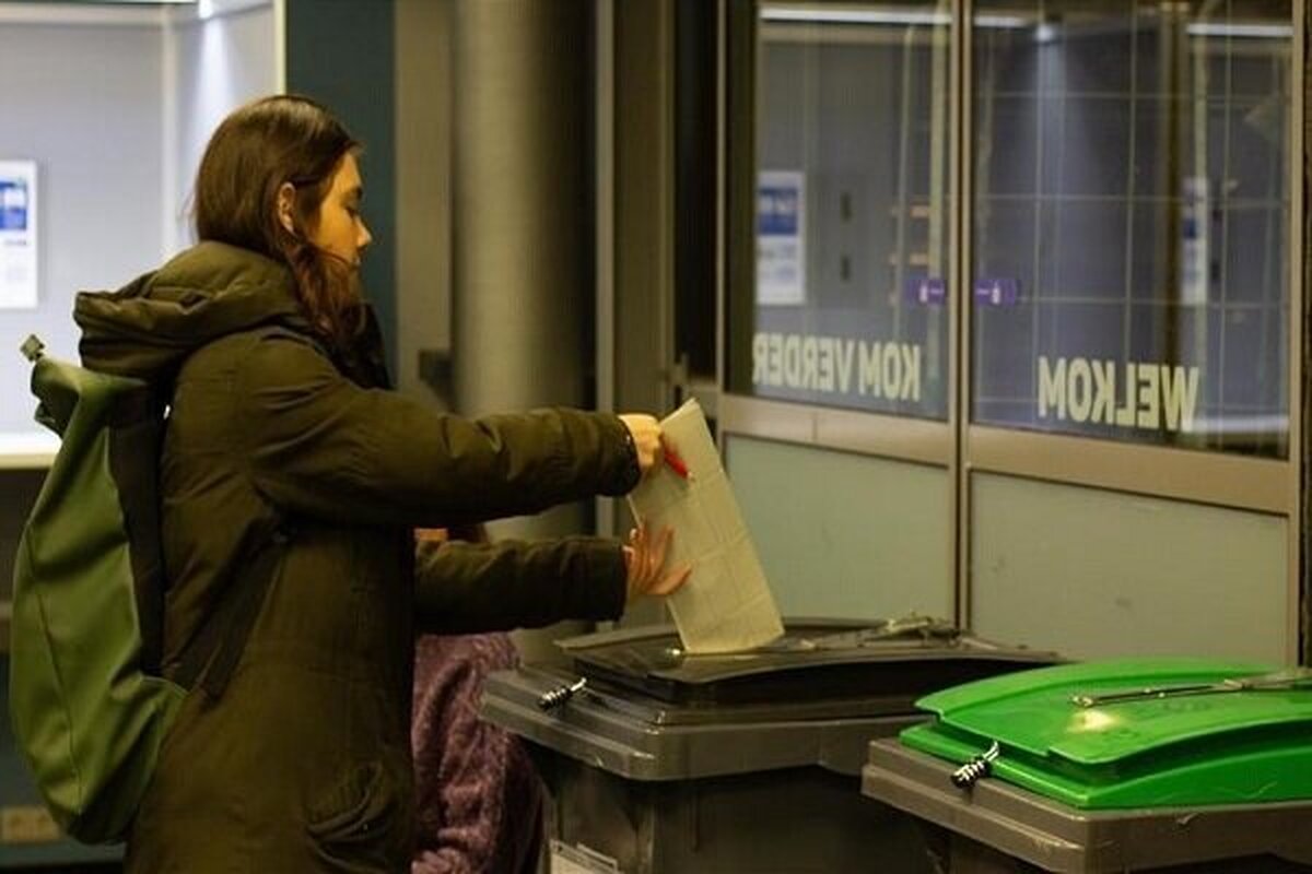 انتخابات پارلمانی هلند در حالی آغاز شد که بیش از هزار نامزد از ۲۷ حزب برای ۱۵۰ کرسی با یکدیگر رقابت کردند.