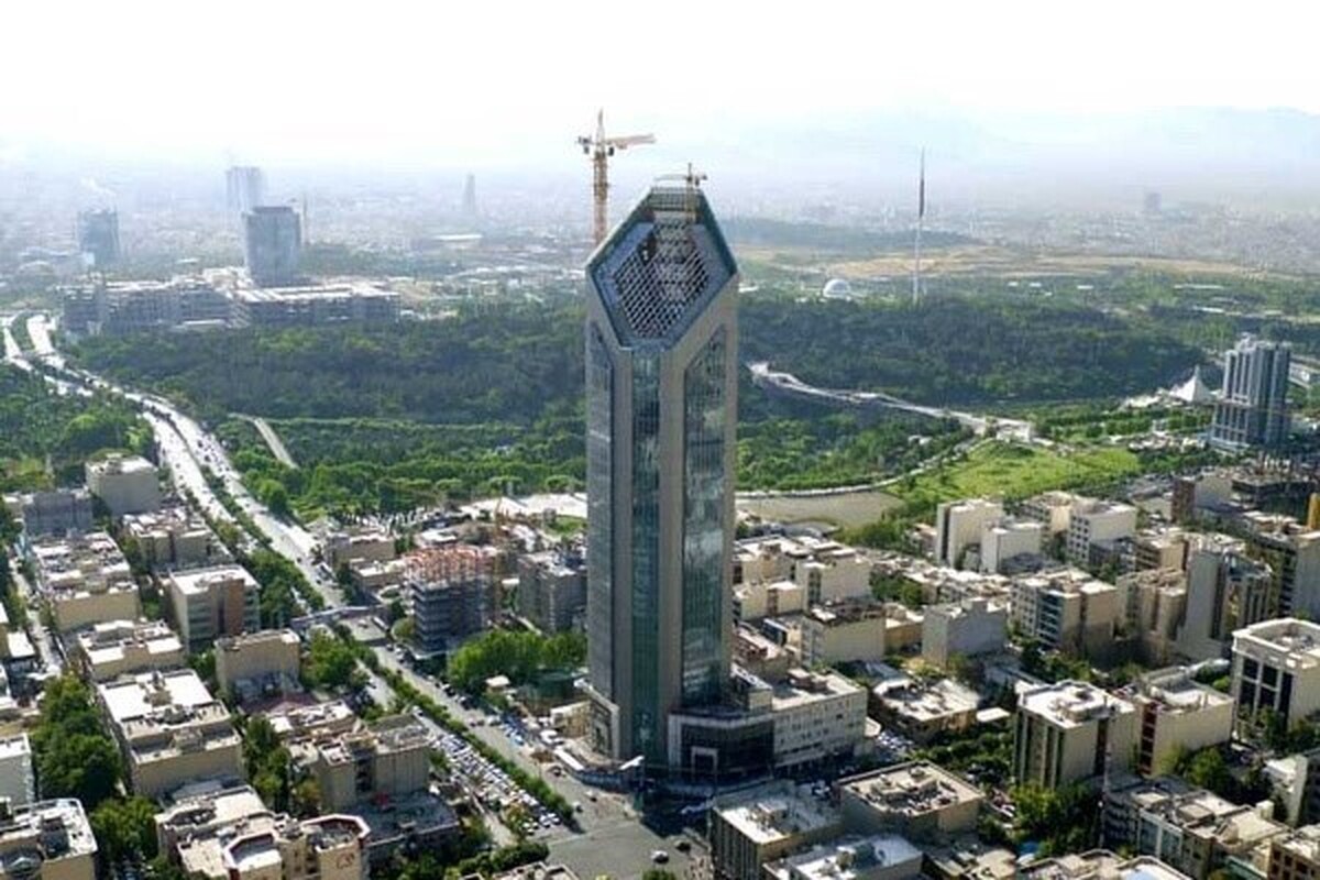 بخش زیادی از پول برج جهان‌کودک که بابک زنجانی از علی انصاری خریده پرداخت نشده و احتمال ضبط آن به‌عنوان دارایی بانک آینده مطرح است، اما عضو پیشین هیئت‌مدیره این بانک می‌گوید این برج دارایی بانک نبوده است.