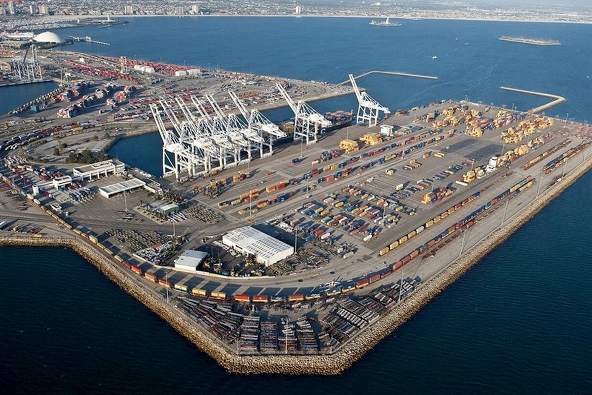 با تلاش هند آمریکا بار دیگر معافیت تحریمی بندر چابهار ایران را تمدید کرد. اقدامی که به‌گفته کارشناسان، نقشی مهم در پیشبرد طرح‌های راهبردی هند برای تقویت ارتباطات تجاری و انسانی با افغانستان و کشور‌های آسیای مرکزی ایفا می‌کند.