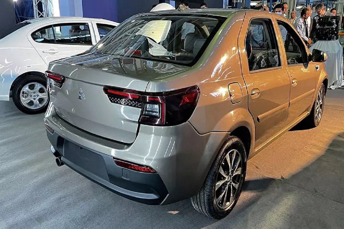 عضو کمیسیون صنایع و معادن مجلس شورای اسلامی گفت: در صنعت خودرویی، باوجود همه چالش‌ها و انتقادات، این یک موفقیت بزرگ بود که خودرو‌هایی همچون ال۹۰ پس از هفت سال تحقیق و توسعه، حدود ۸۰ درصد ایرانی‌سازی شد و توانست استاندارد‌های لازم را کسب کند.