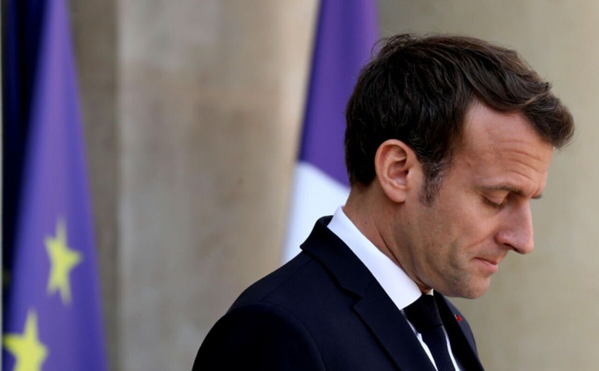 نشریه آمریکایی پولیتیکو در گزارشی با اشاره به نتایج تازه‌ترین نظرسنجی موسسه مستقل مطالعات و مشاوره «گروه وریان» (Verian Group) که روز پنجشنبه در روزنامه لوفیگارو منتشر شد، نوشت: میزان محبوبیت امانوئل مکرون فقط به ۱۱ درصد رسیده است؛ رقمی که پائین‌ترین سطح ثبت‌شده برای یک رئیس‌جمهور فرانسه در پنجاه سال گذشته محسوب می‌شود.