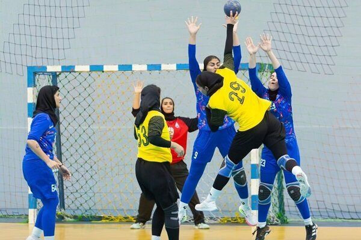 هفته سوم بیست و یکمین دوره لیگ برتر هندبال بانوان با برگزاری ۴ دیدار به پایان رسید که طی آن سپاهان اصفهان، بافق، استقلال و زاگرس جنوبی مقابل حریفان خود به برتری رسیدند.