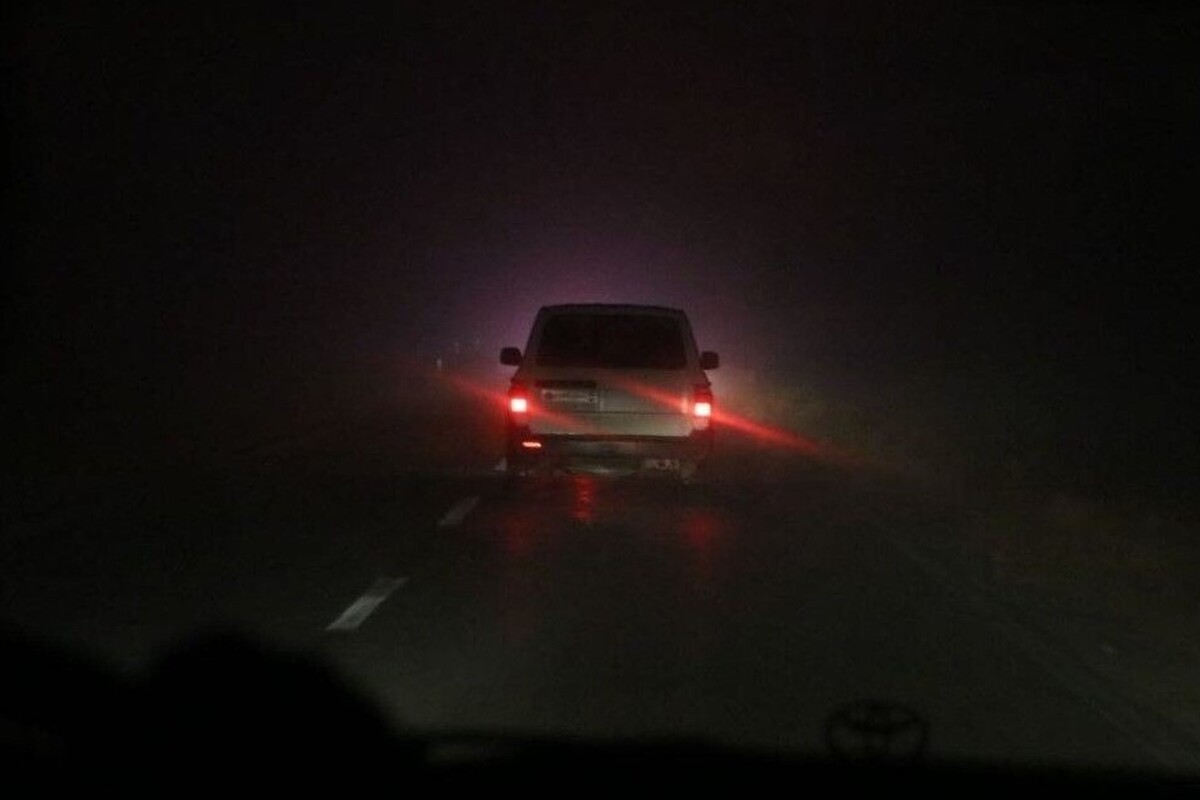 رییس مرکز مدیریت راه‌های اداره کل راهداری و حمل و نقل جاده‌ای خراسان رضوی گفت:بارش باران و مه گرفتگی، شامگاه جمعه موجب لغزندگی و کاهش دید رانندگان در برخی جاده‌های شمالی استان شده است.