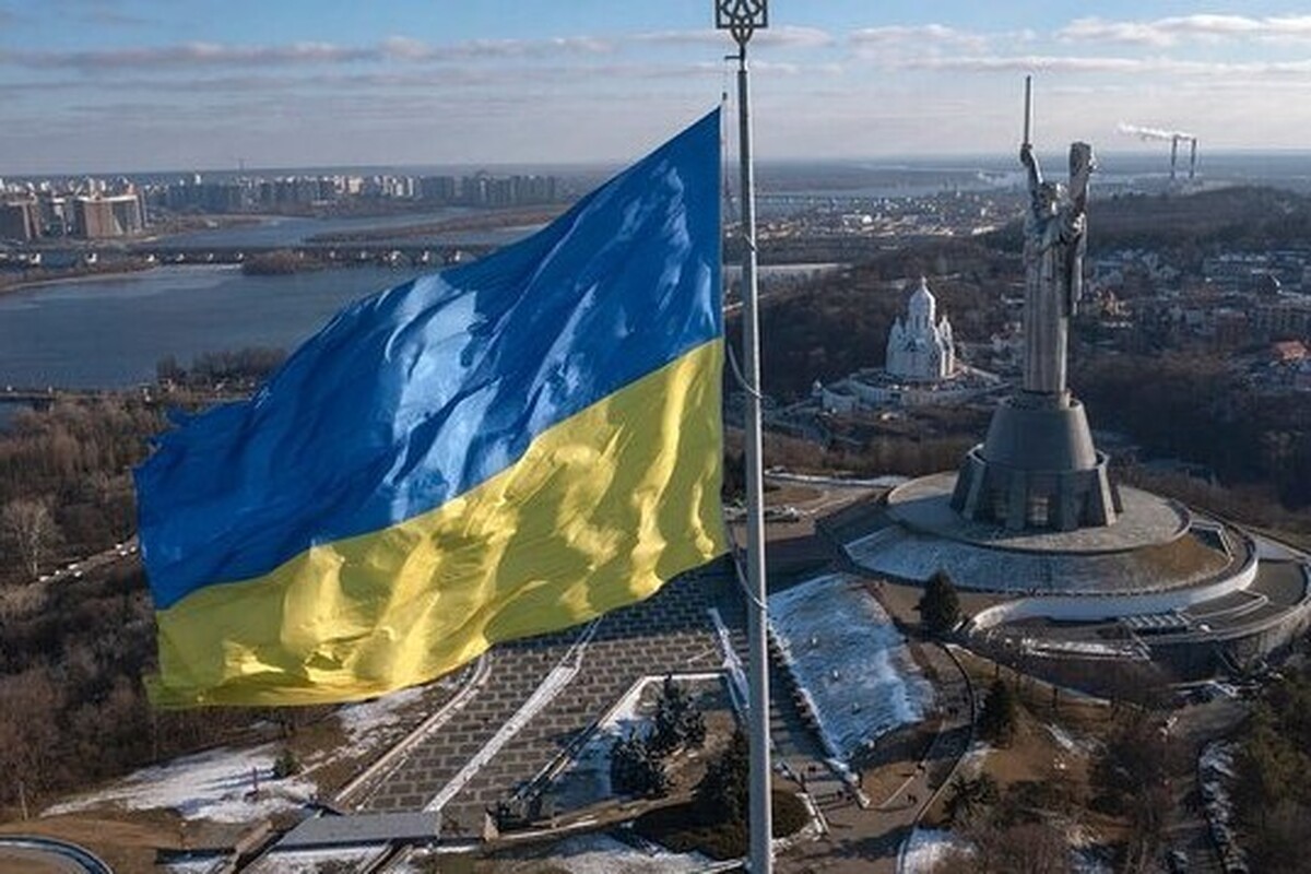 دولت اوکراین با ادعای حمایت از مجتمع نظامی-صنعتی روسیه، تحریم‌هایی را علیه افراد و نهاد‌های مستقر در روسیه، ایران و چین اعمال کرد.